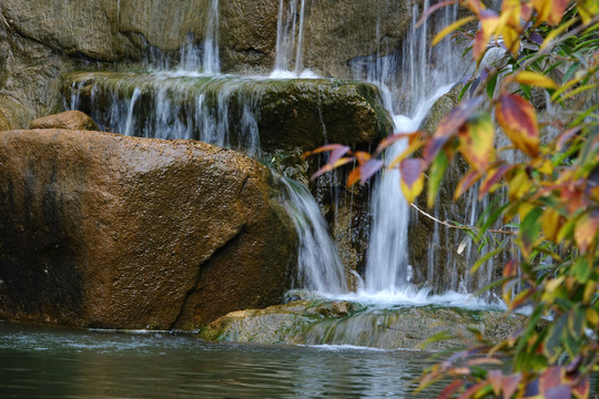 山溪流水