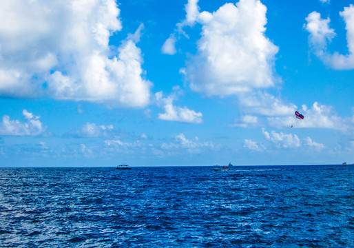 大海滑翔伞