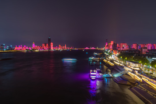 湖北武汉两江四岸灯光秀夜景风光