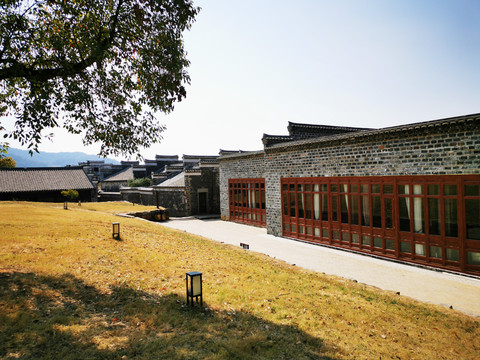 中式砖墙建筑