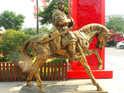 骑马铜像
