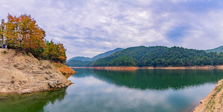 湖光山色