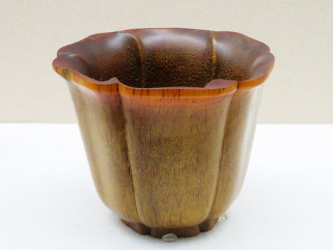 明代犀角雕葵花式杯