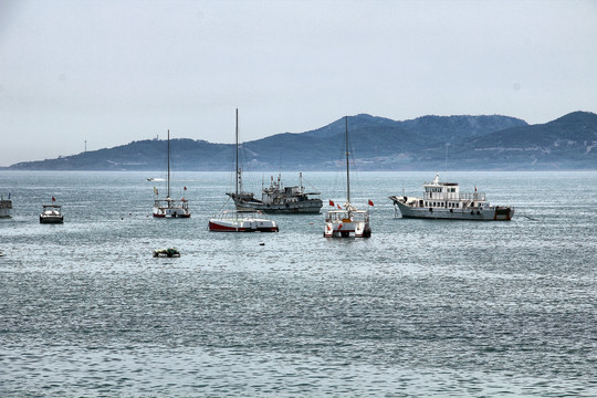 青岛海湾小渔船