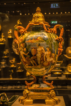 大英博物馆瓷瓶