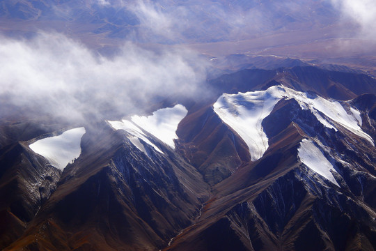 航拍青海祁连山雪山