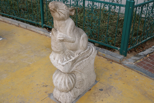 十二生肖鼠雕塑