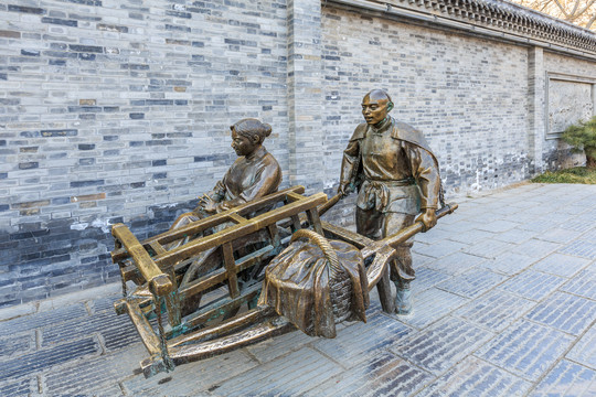 青州古城街头古代人物铜雕