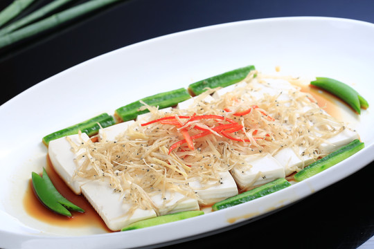 银仔鱼丝瓜蒸山水豆腐