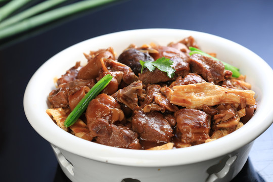 支竹红焖羊肉
