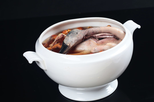 松茸菌炖水鸭汤