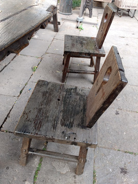 老旧木头椅子