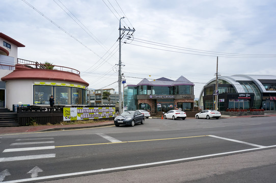 漫步海边的济州岛