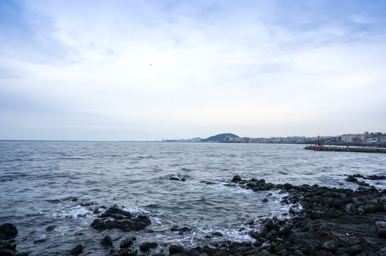 漫步海边的济州岛
