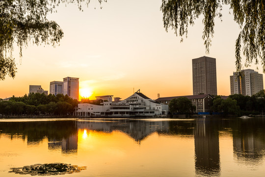 天津大学