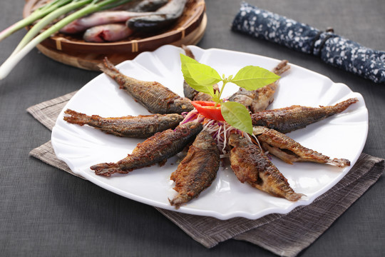 煎软骨鲫