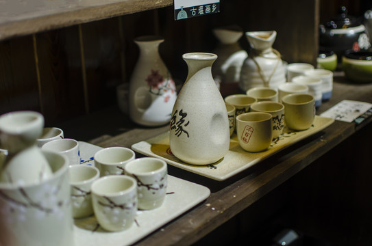 中式陶瓷酒杯