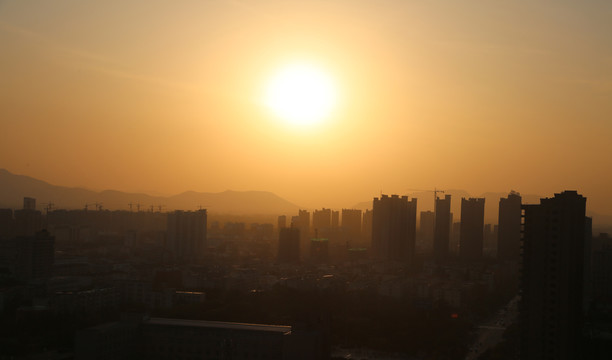 城市大楼晚霞