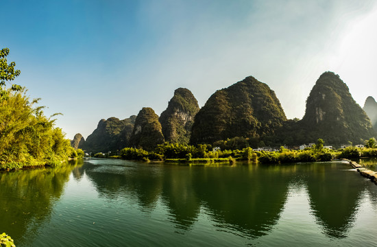 桂林山水阳朔遇龙河漂流山水画