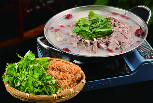滋补羊肉锅