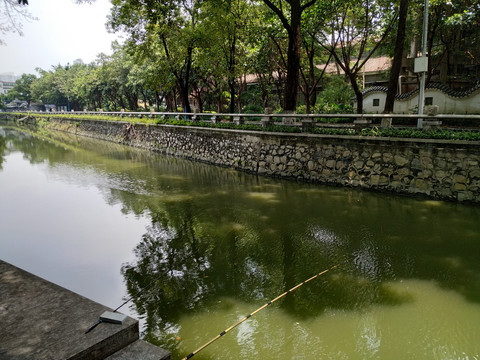 河涌垂钓