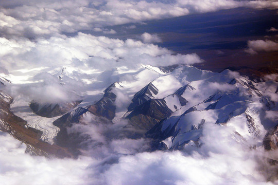 航拍新疆天山冰川雪山