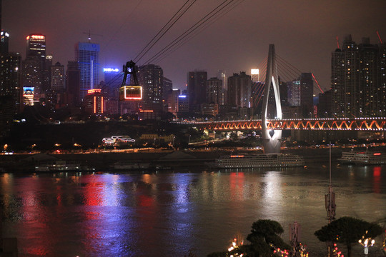 重庆长江索道与东水门大桥