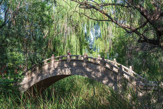 中式园林拱桥