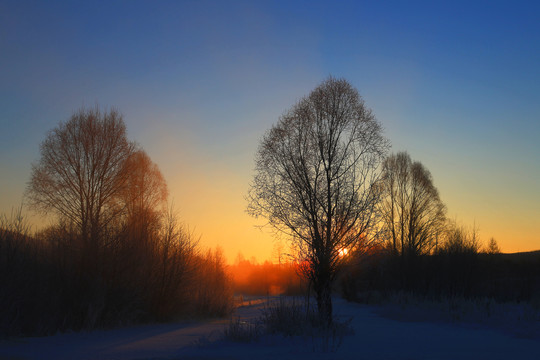 林海雪原朝阳晨光