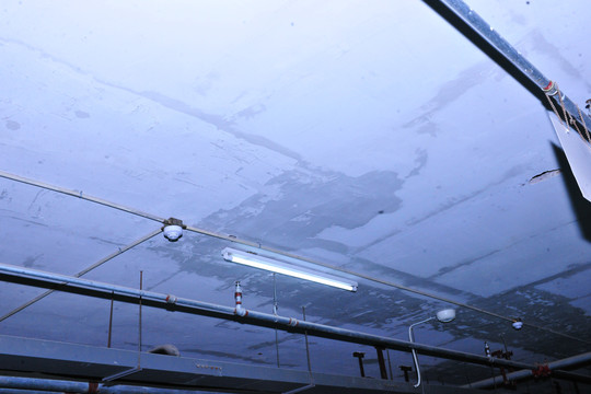 停车场天花板漏水