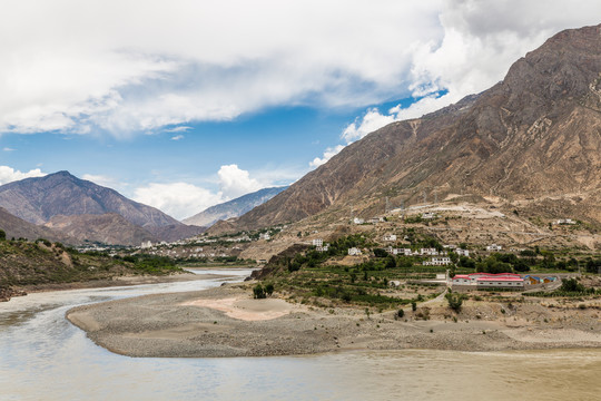 西藏村庄风景