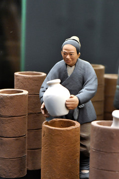古代磁窑工人泥塑模型