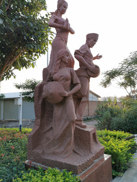 少数民族文化表演艺术主题雕塑