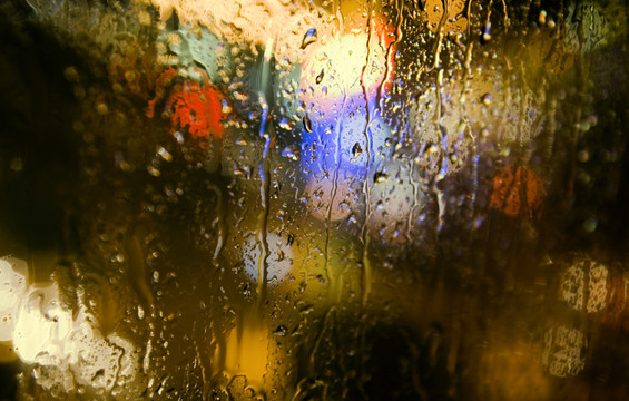 下雨的玻璃窗