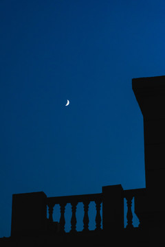 月亮与阳台