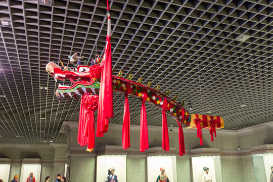 上海博物馆雕木龙