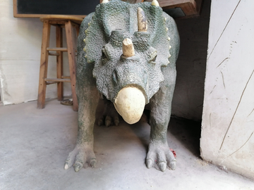 犀牛雕塑