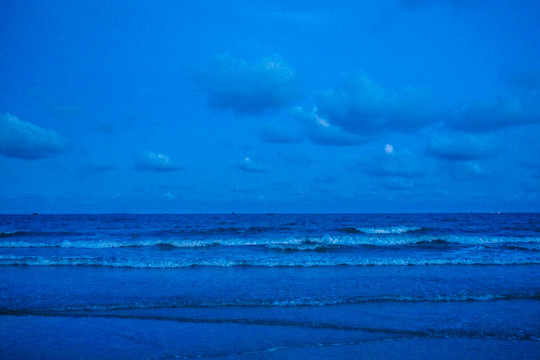 幽蓝色海岸