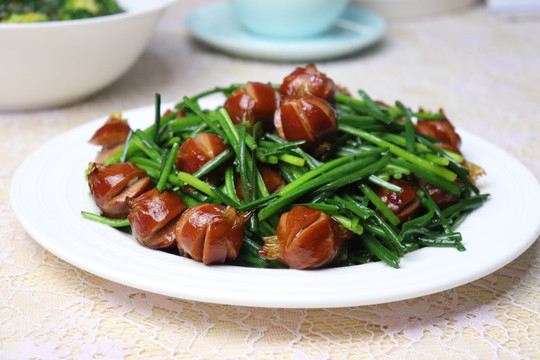 火腿肠炒韭菜