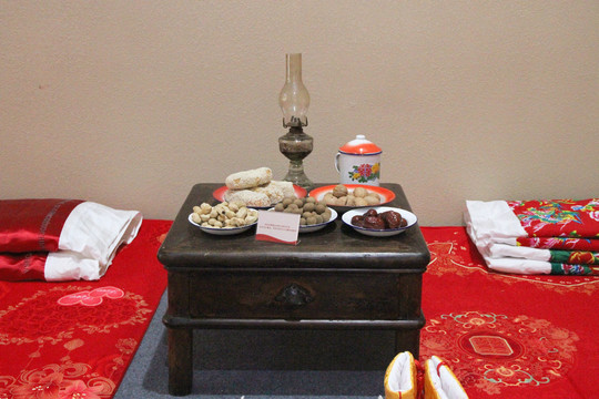 陕北窑洞婚房炕桌
