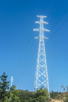 山顶电塔