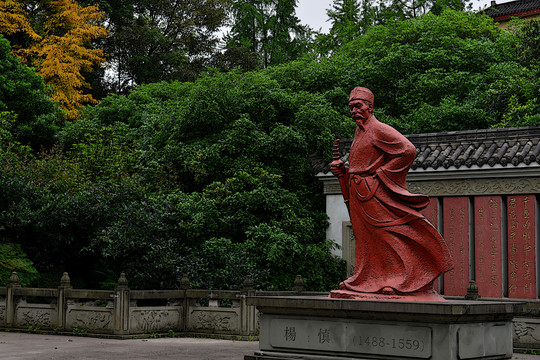 杨慎雕像