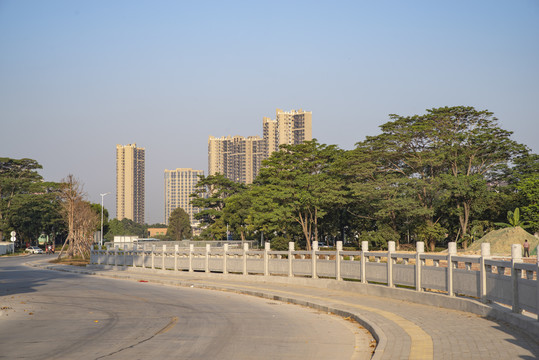 绿树高楼