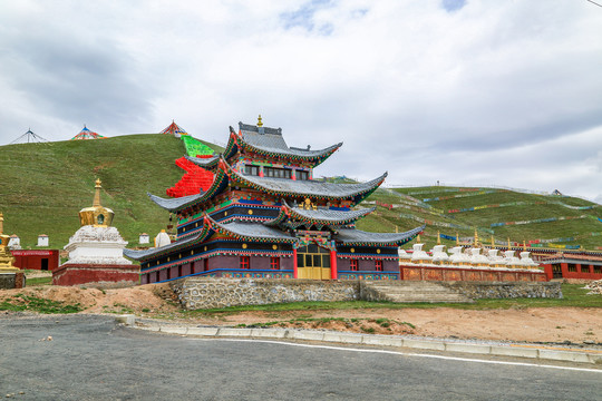 海南兴海藏传佛教寺院