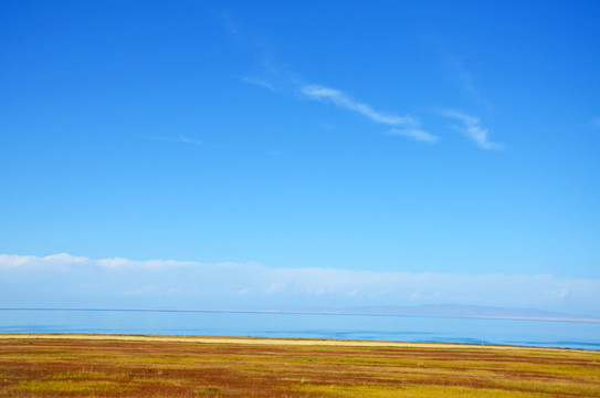 青海湖边