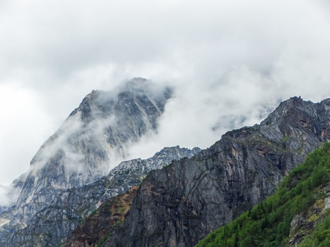 云雾群山