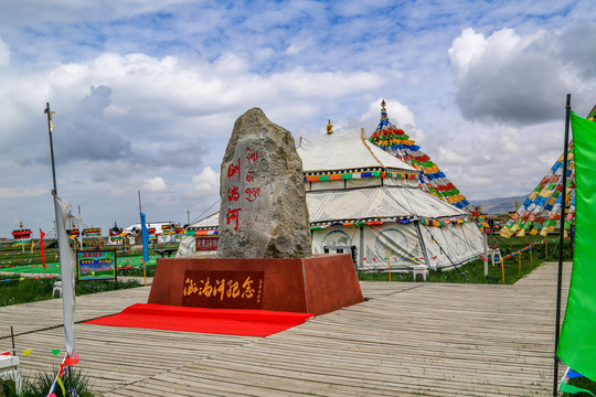 青海共和倒淌河景区