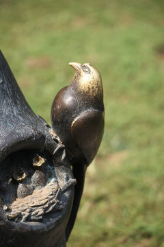 雕塑鸟
