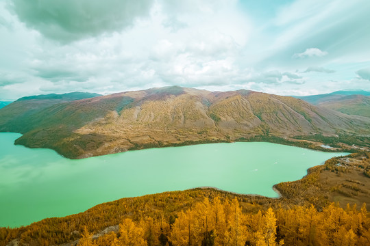 喀纳斯湖秋景