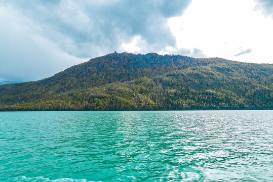 喀纳斯湖秋景